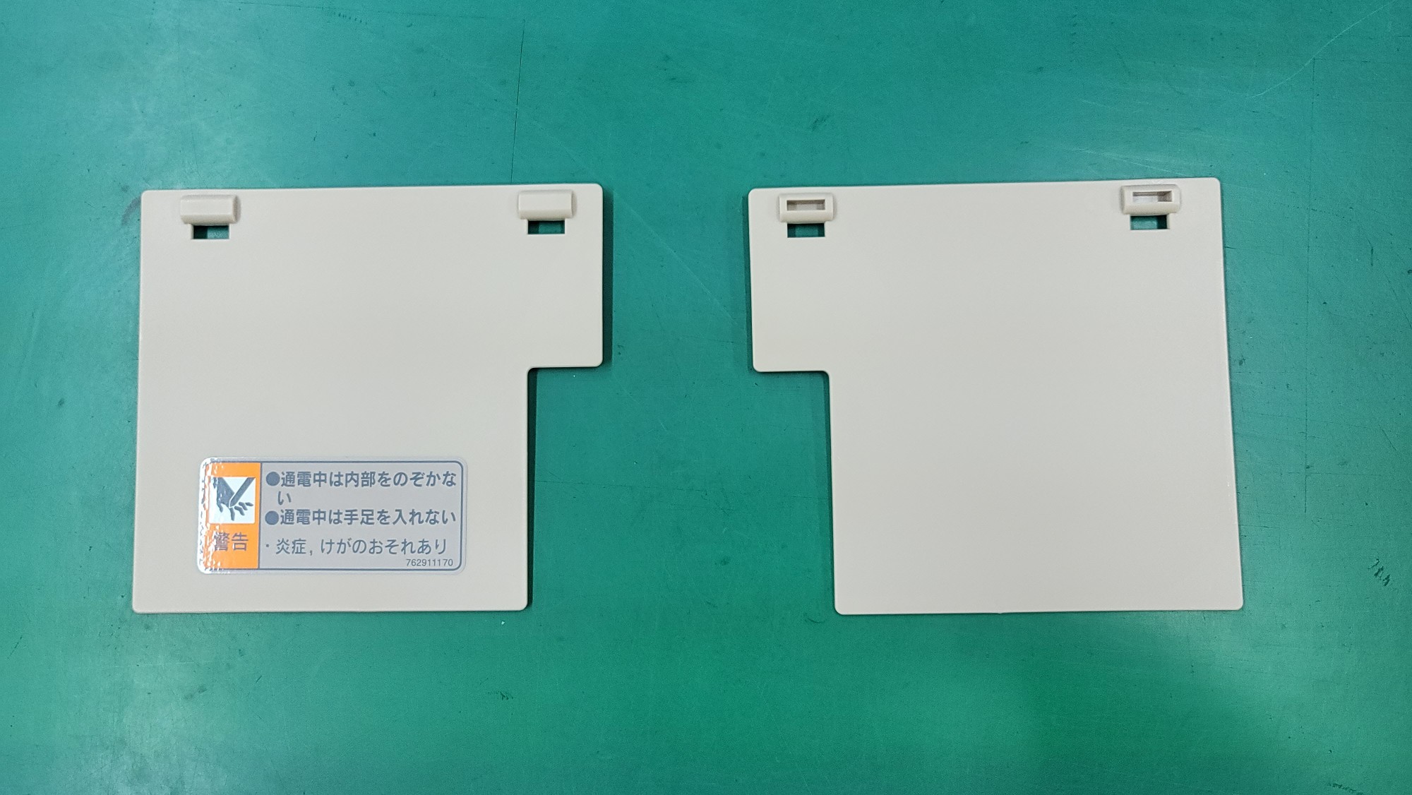 SSDX-V 排出扉セット（ 左：銘板あり　右：銘板なし）